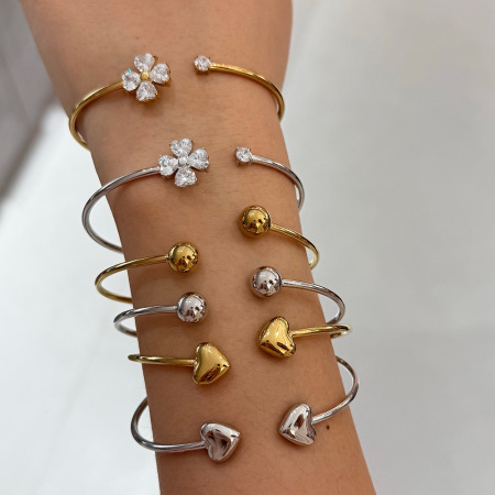 Bracelet manchette femme en acier inoxydable, orné d'un cœur fleuri et de zircon doré, étanche.
