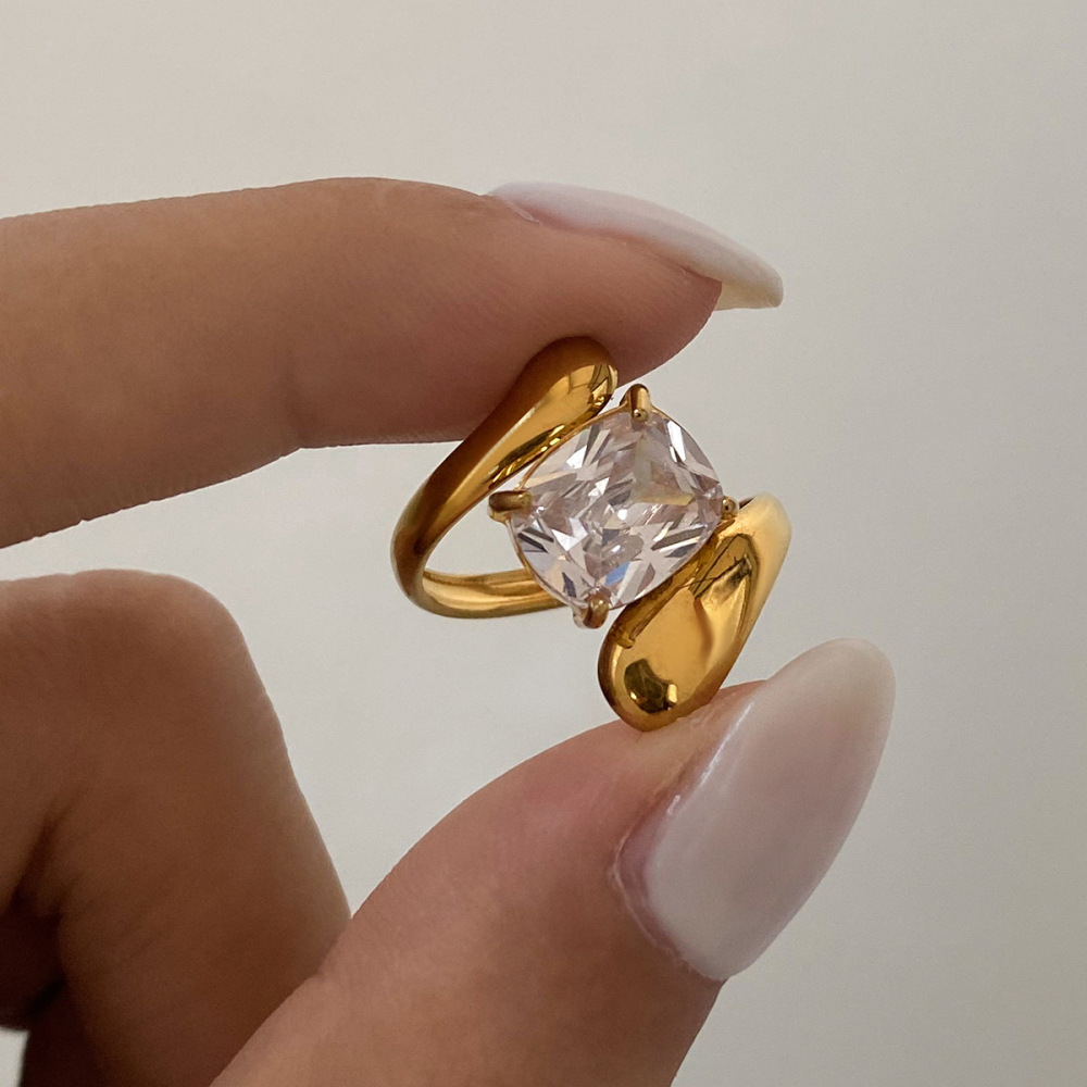 Bague Simple Pour Femme, Collection De Luxe, En Acier Inoxydable Doré, Imperméable, Ornée De Strass, De Forme Irrégulière. 