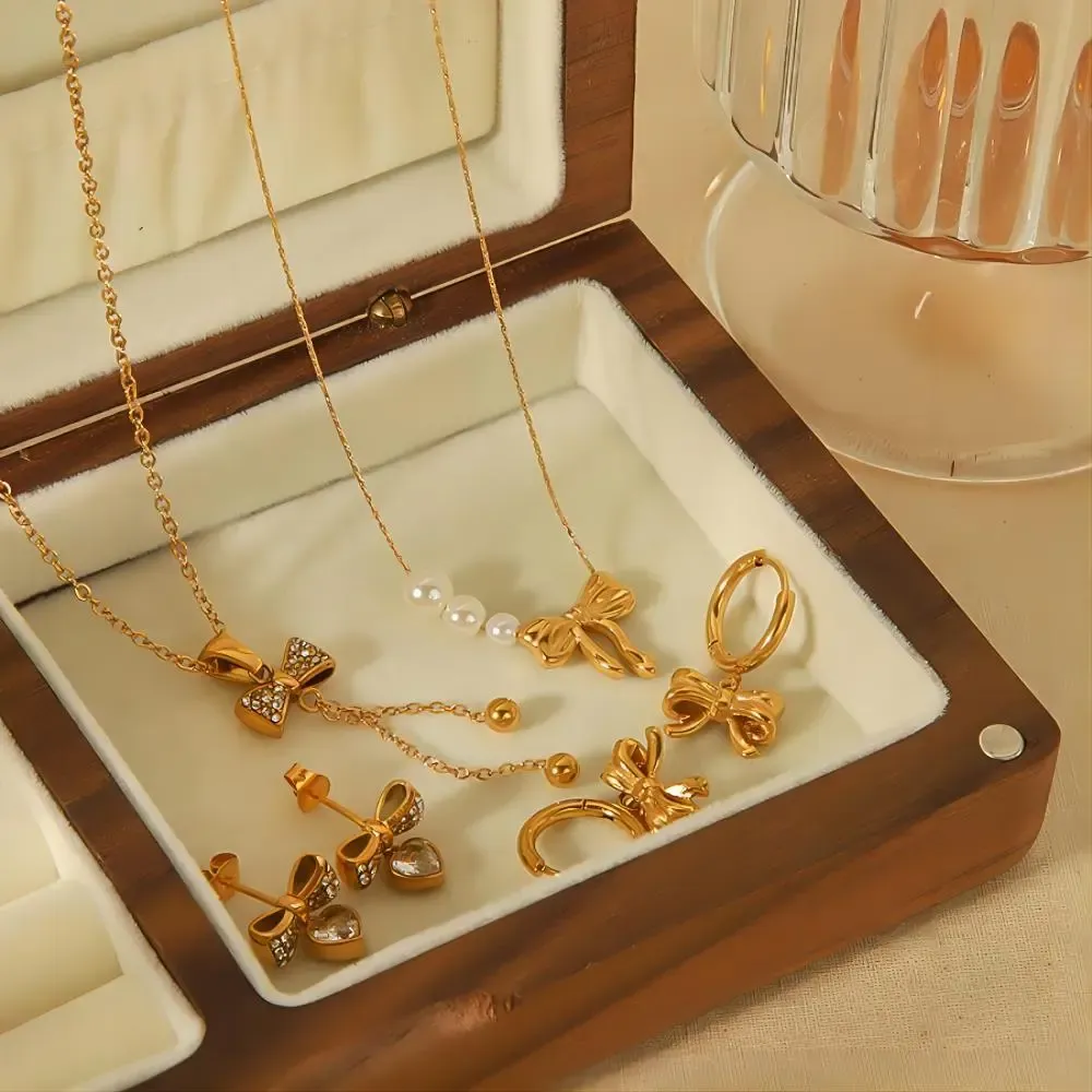 1 Pièce De Collier Pendentif En Forme De Nœud En Diamant En Acier Inoxydable Plaqué Or  Exquis Et À La Mode Pour Un Usage Quotidien Pour Femme 
