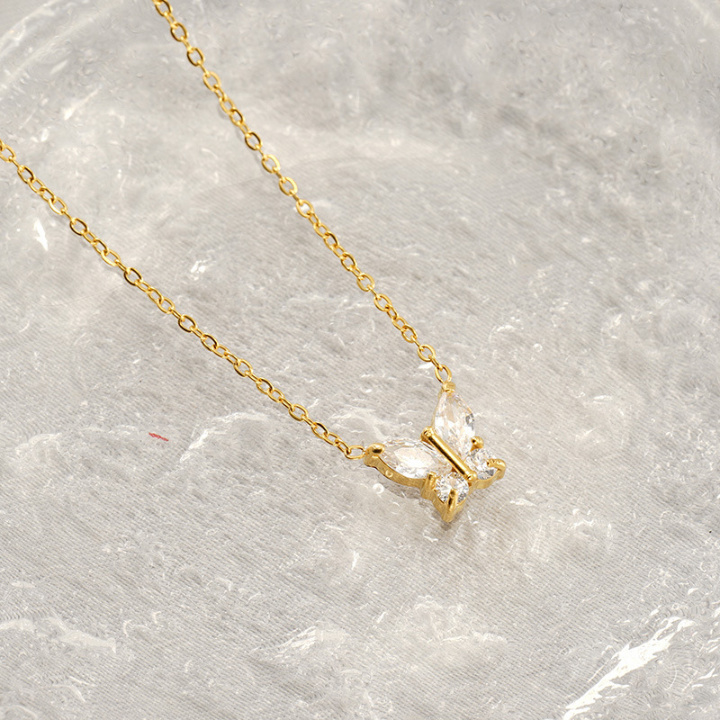 Collier Avec Pendentif En Forme De Nœud Papillon En Acier Titane Plaqué Or  Et Zircon Pour Femme, Série Simple 