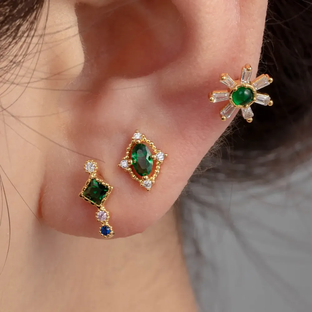 Boucles D'Oreilles Piercing Femme Simple Series Simple Flower En Acier Titane Sans Placage, Ornées De Zircon. Image2