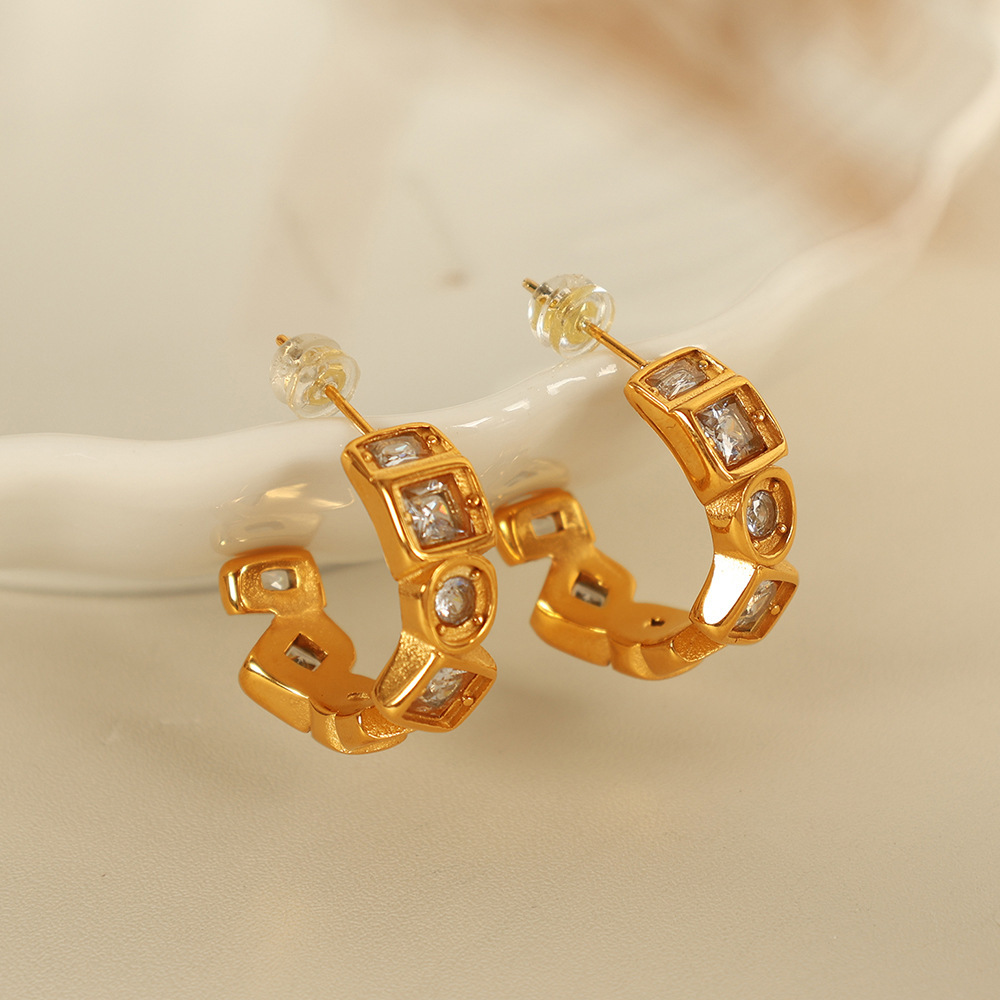 1 Paire De Boucles D'Oreilles Puces Pour Femme, En Acier Inoxydable Plaqué Or Avec Zircon, De Forme Géométrique Simple Et Épurée. 