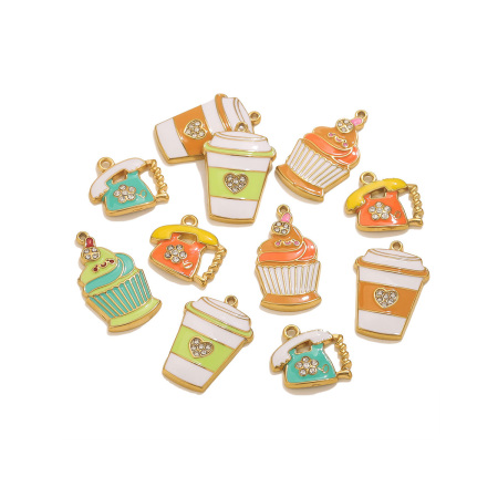 Pendentif femme fantaisie en acier inoxydable, couleur or, en forme de cupcake (1 pièce)