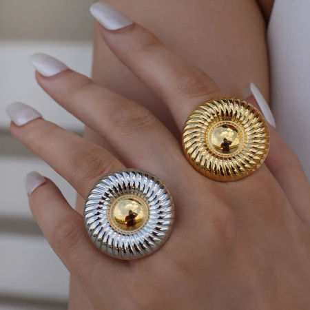 Bague minimaliste ronde décontractée en acier inoxydable étanche couleur or (1 pièce)