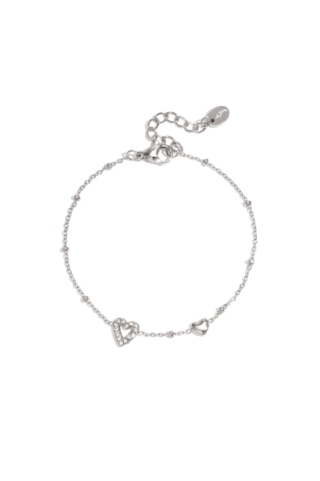 Bracelet orné de cœurs, de pierres colorées et de pois