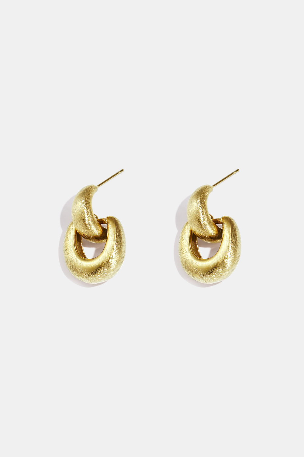 Boucles D'Oreilles À Maillons Organiques Avec Un Effet Mat 