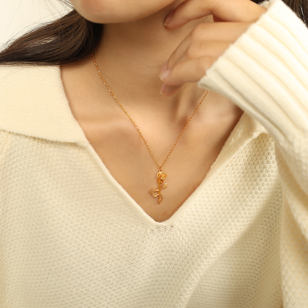 Collier Avec Pendentif En Acier Titane Plaqué Or Pour Femme, Série Romantique, Motif Fleur Douce h5Image3