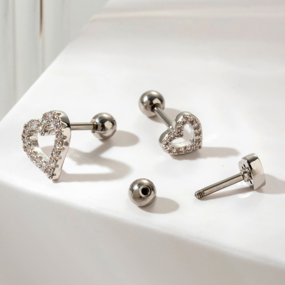 Boucles D'Oreilles Piercing Femme Simple Series Classic Heart En Acier Titane Sans Placage, Ornées De Zircon. Image2