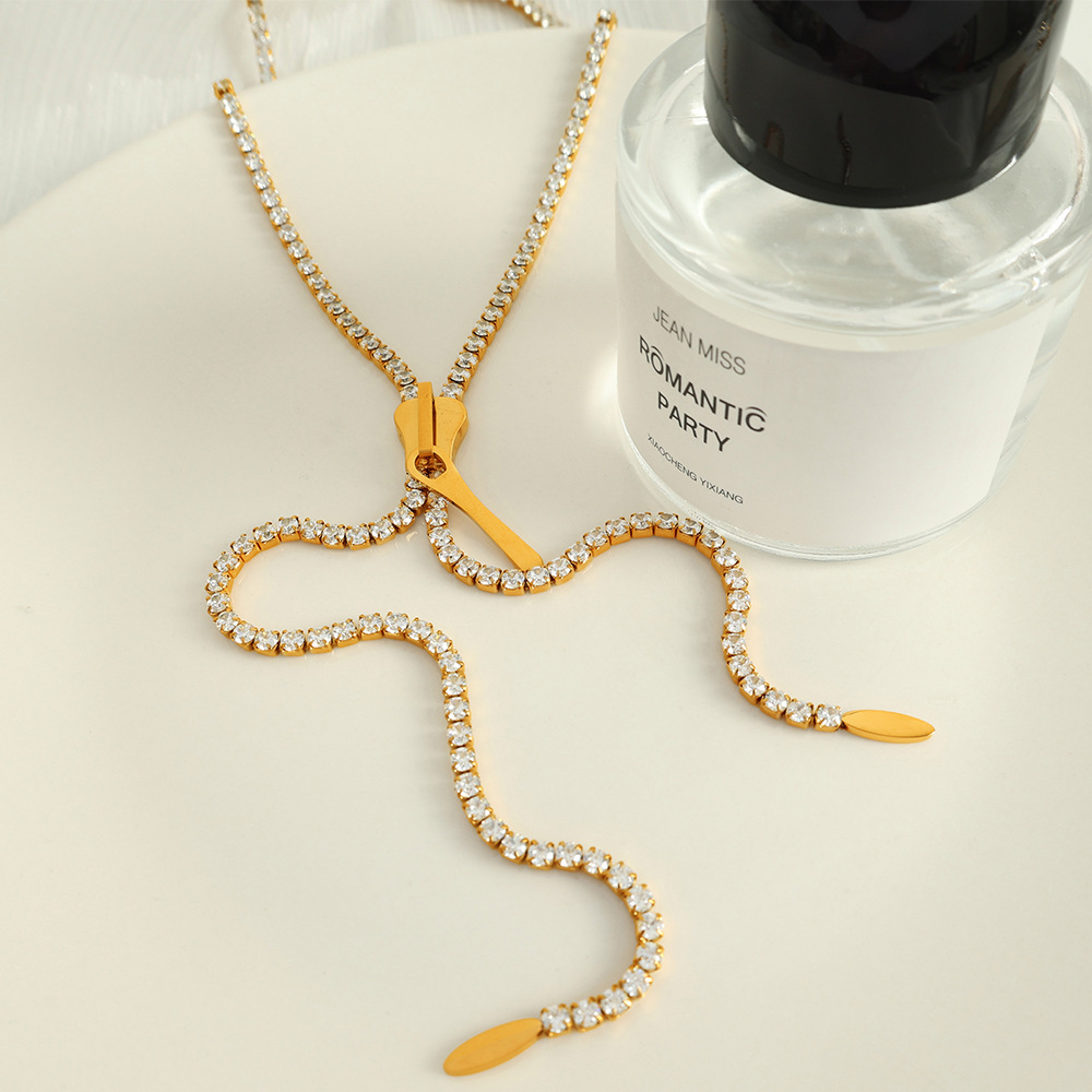 Collier Simple En Acier Inoxydable Plaqué Or  Avec Pompon Et Zircon Pour Femme, 1 Pièce 