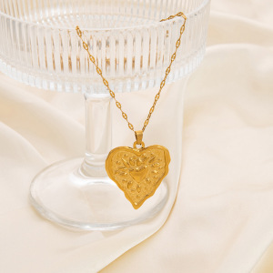 Collier Avec Pendentif En Forme De Cœur Élégant En Acier Inoxydable Plaqué Or  Pour Femme, Série Classique, 1 Pièce h5 Image4
