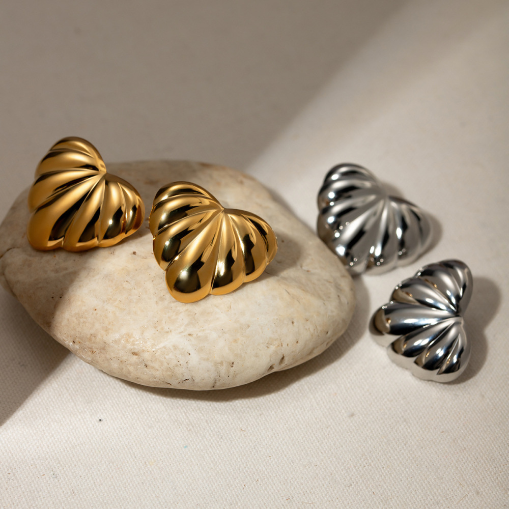 1 Paire De Boucles D'Oreilles À Clous En Acier Inoxydable Étanches En Forme De Cœur. Image2