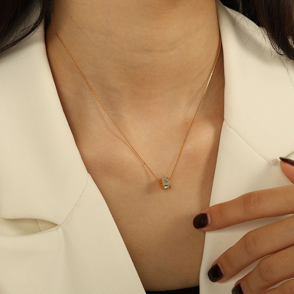 Collier Pendentif Femme Élégant, Classique, Rond, En Acier Inoxydable, Étanche, Couleur Or, À Porter Au Quotidien (1 Pièce) Image5