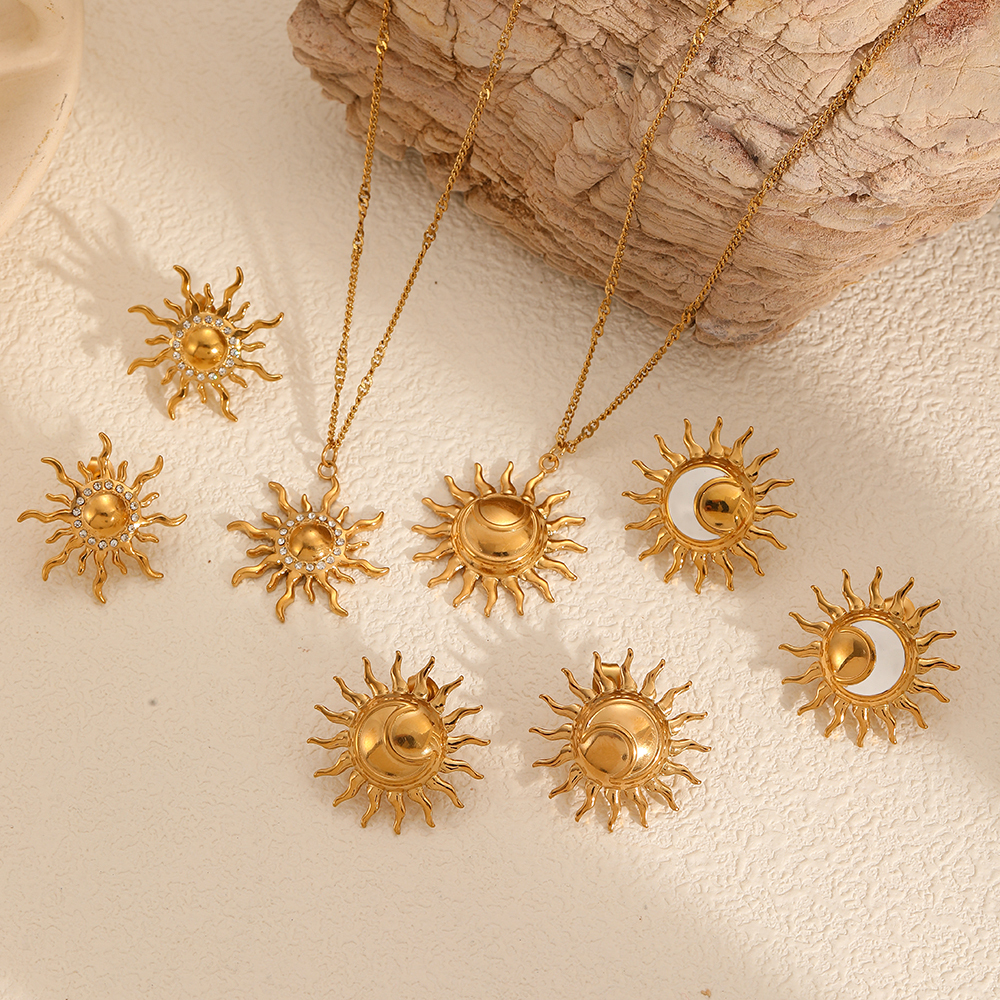 Ensemble De 1 Paire De Boucles D'Oreilles Pour Femme, Collection Charming Series, Délicates Boucles D'Oreilles En Forme De Soleil, En Acier Inoxydable Étanche, Couleur Or. Image4