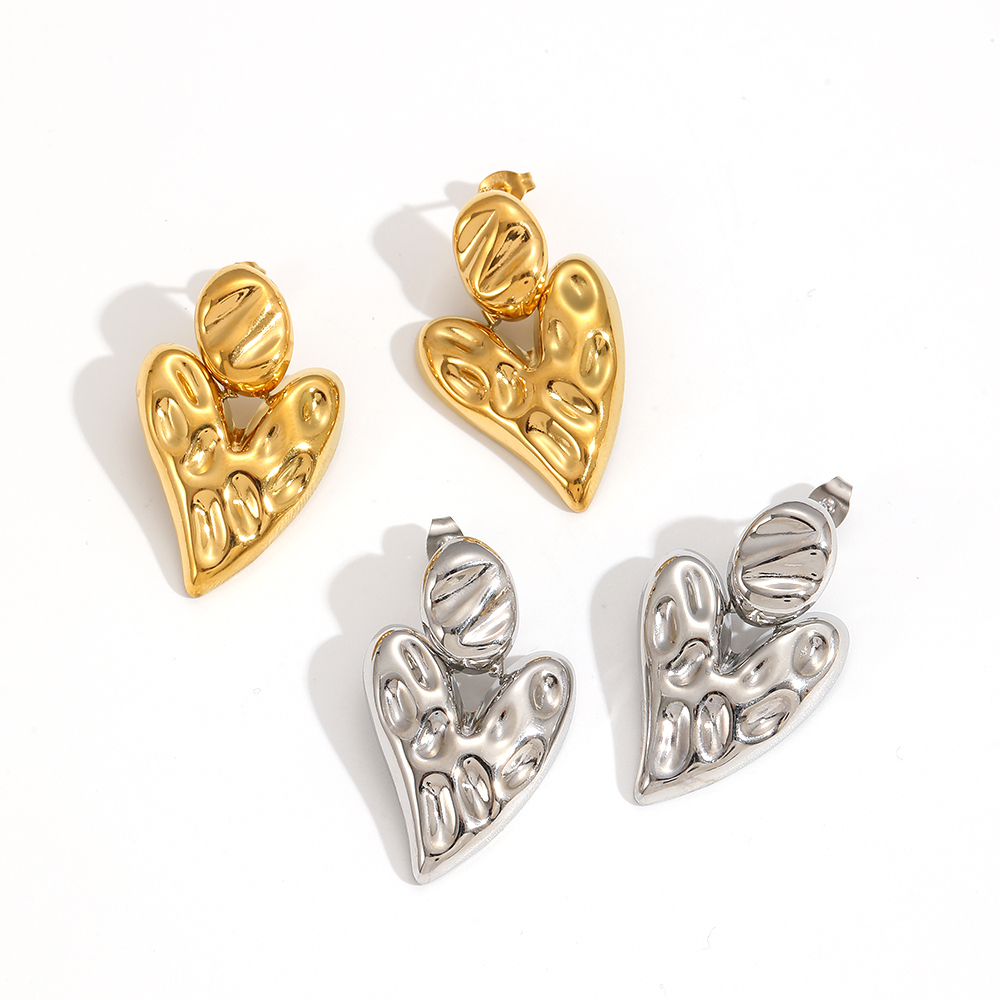 Boucles D'Oreilles Puces Pour Femme Designable Series Retro Heart En Acier Inoxydable Martelé, Imperméables, Couleur Or (1 Paire) Image5