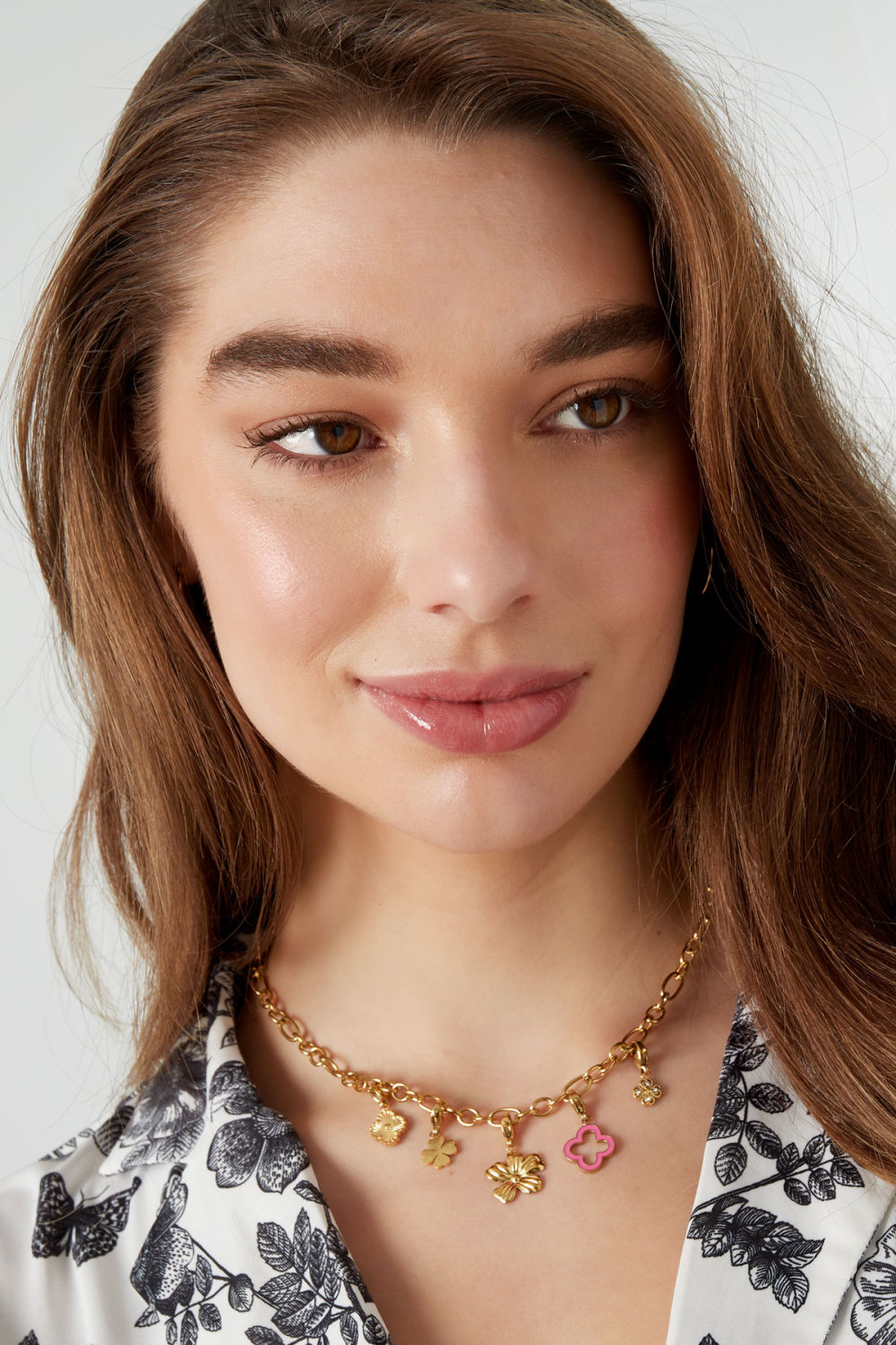 Collier Avec Breloques Trèfle Et Fleurs - Doré Image4