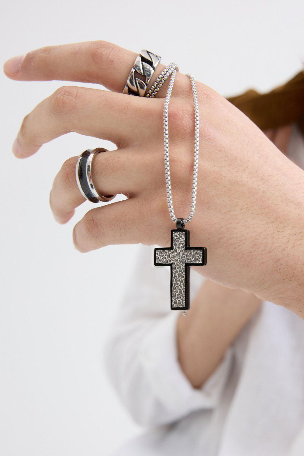 Collier Avec Breloque Structurée Croix h5Image4