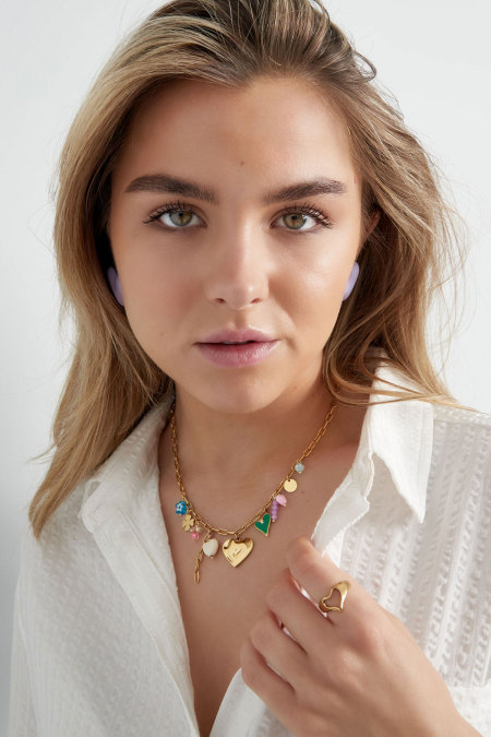 collier à breloques avec breloques colorées - doré 2