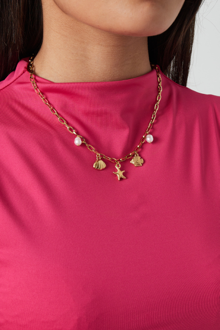 collier court avec breloques de plage 2