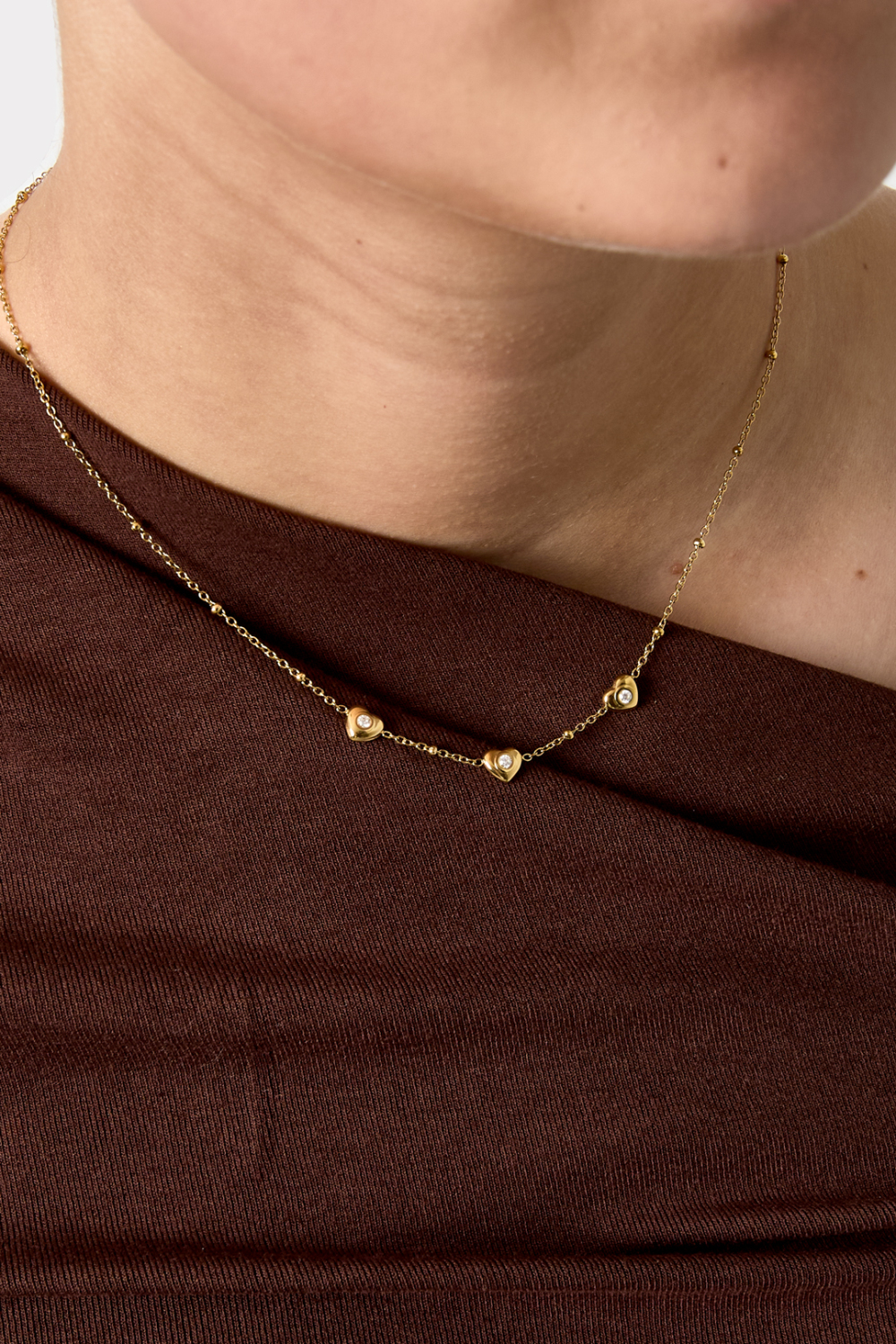 Collier De Perles Et De Cœurs Ornés De Pierres Image2