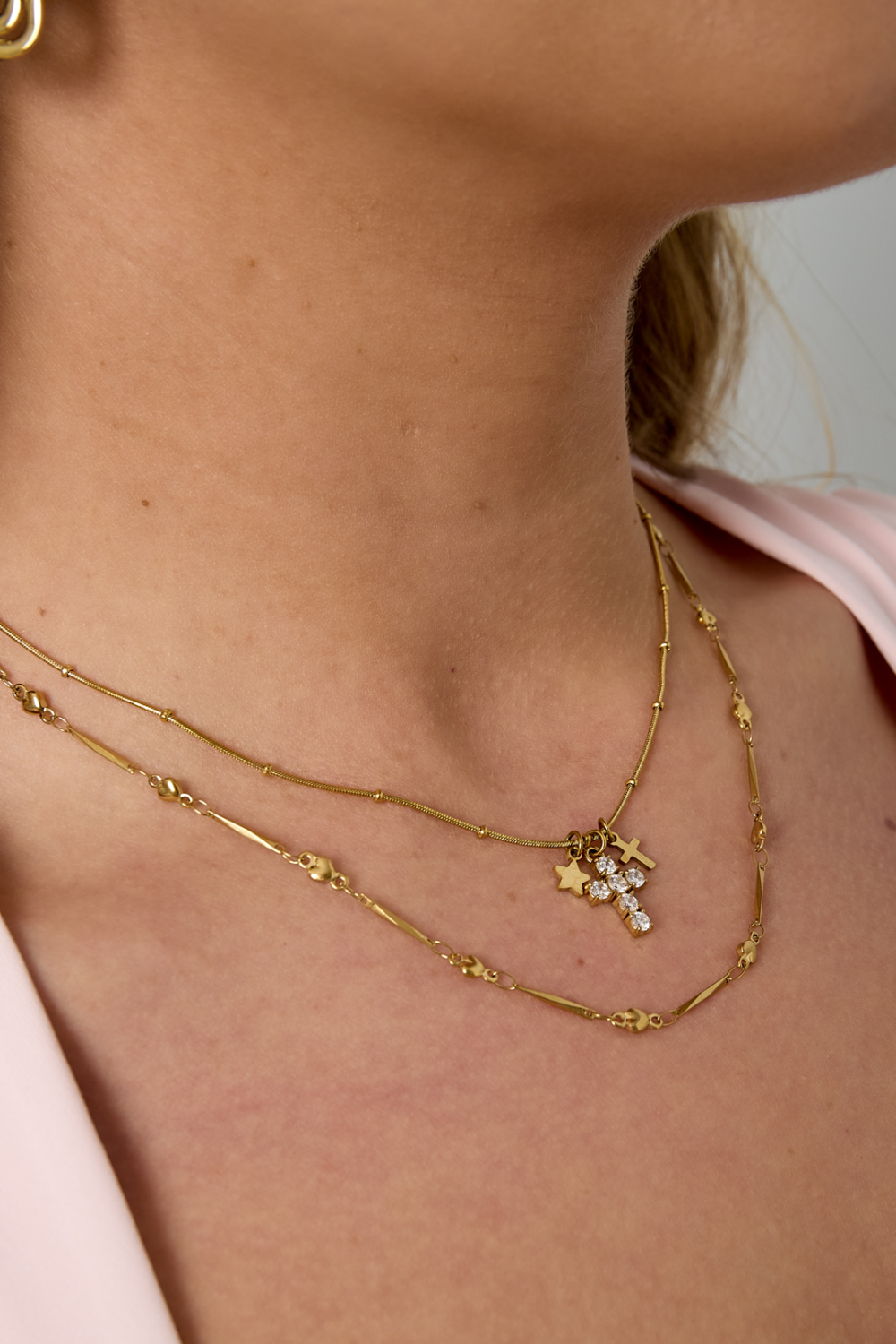Collier Avec Breloques En Forme De Croix Et D'Étoile Image3