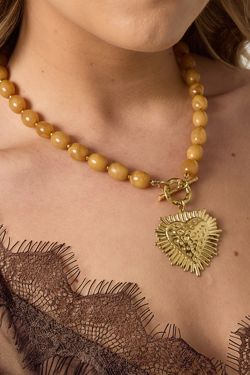 Collier De Perles Avec Fermoir À Breloque Sur Le Devant h5Image5