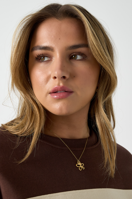 Collier avec pendentif rose sur fleur 2