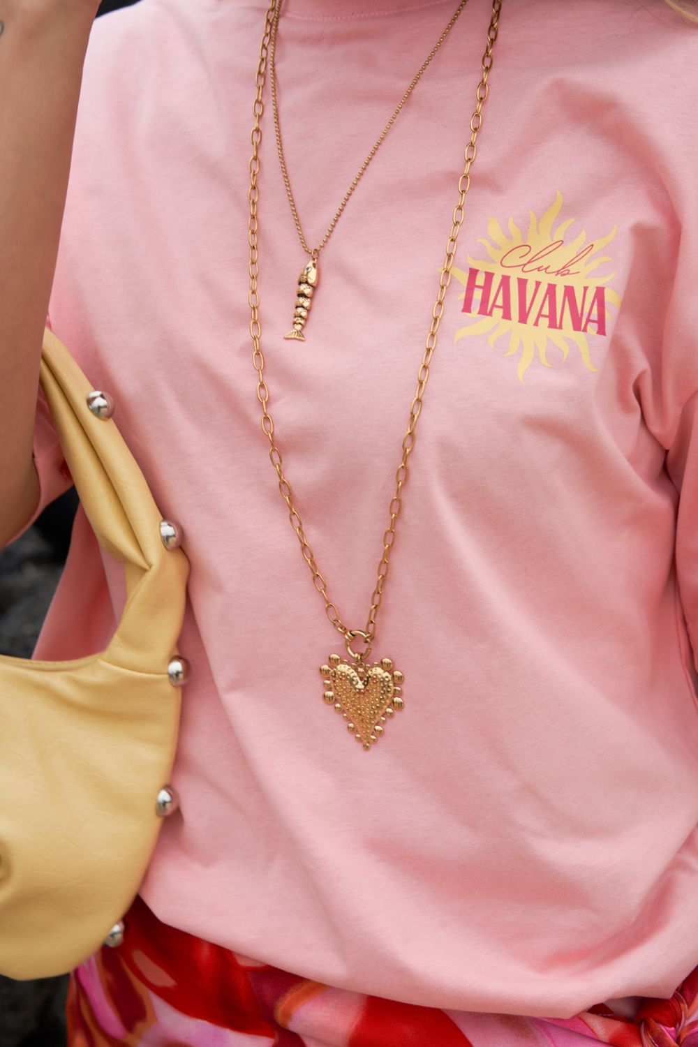 Long Collier Avec Un Pendentif En Forme De Cœur Épais Image2