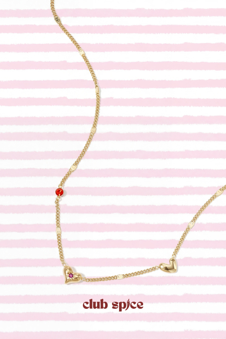 Collier orné de cœurs de pierres et de motifs 2