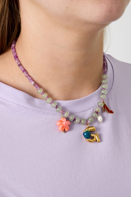 Collier Initiales en perles avec breloques 2