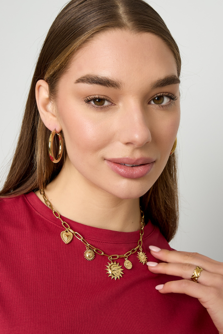 Collier avec breloques soleil et cœur 2