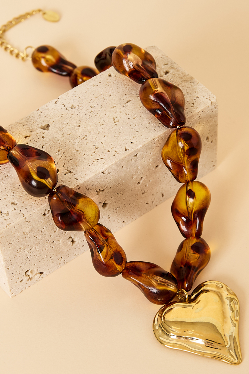 Collier De Perles Aux Formes Naturelles Et Orné D'Un Cœur Suspendu h5Image3