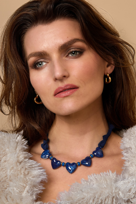 Collier en tissu avec perles en forme de cœur 2