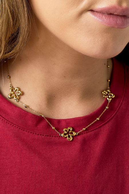 Collier orné de fleurs en forme de corail 2
