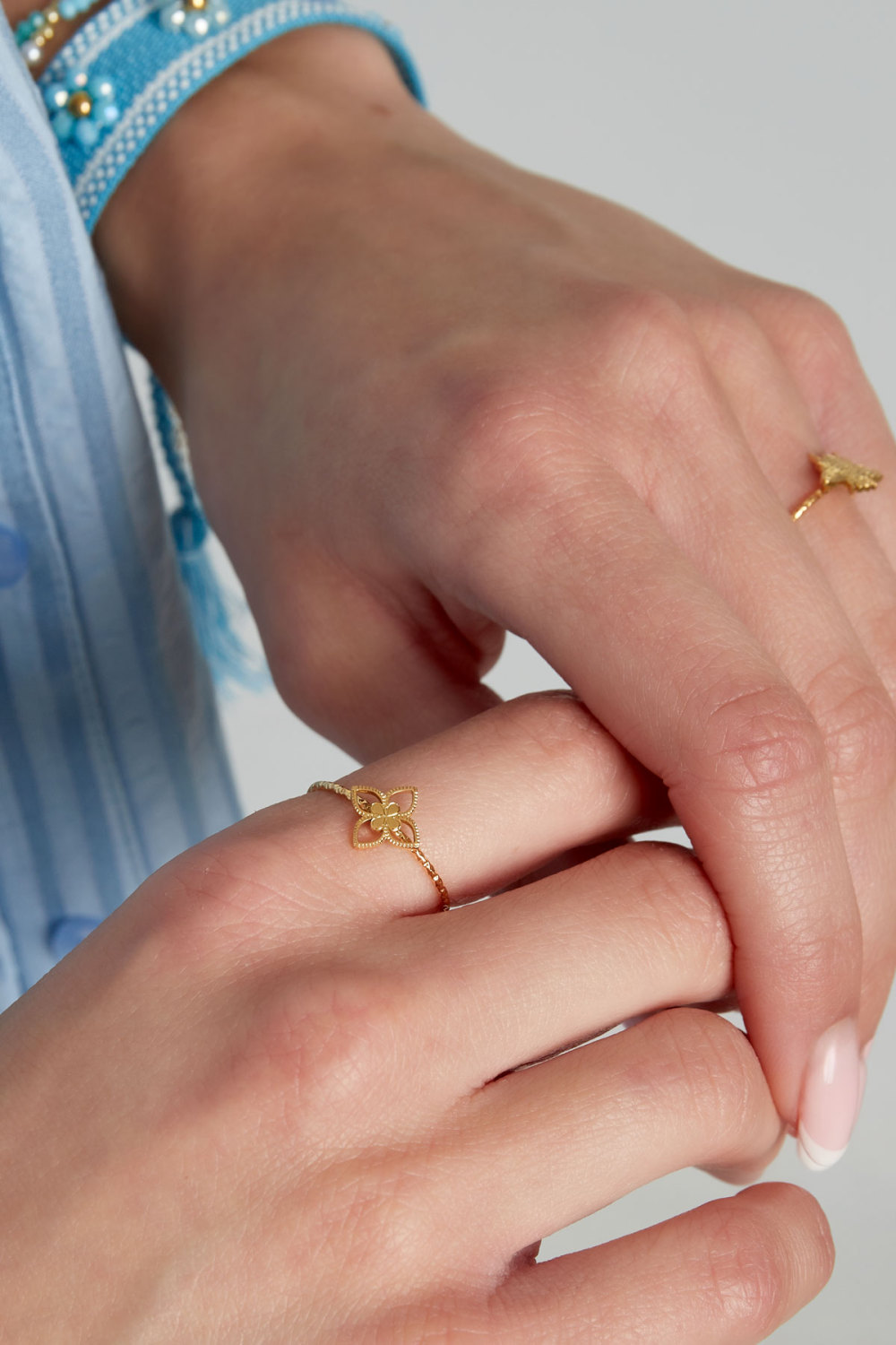 Bague Fleur Classique Avec Structure h5Image2