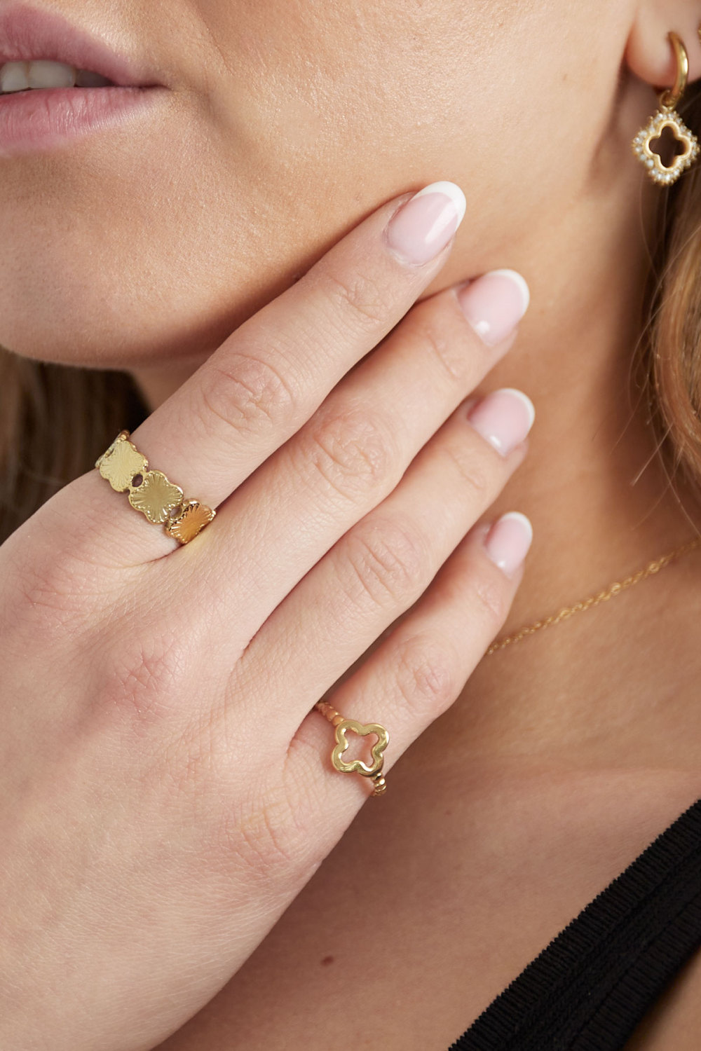 Bague Torsadée Avec Trèfle - Dorée Image3