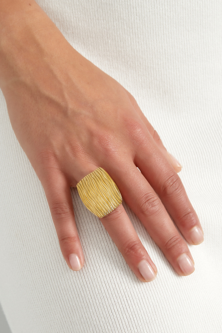 Bague carrée structurée - dorée  2