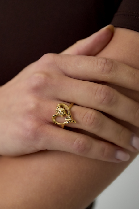 Bague avec une rose sur le cœur 2