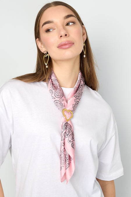 pince à foulard en forme de cœur et structurée 2