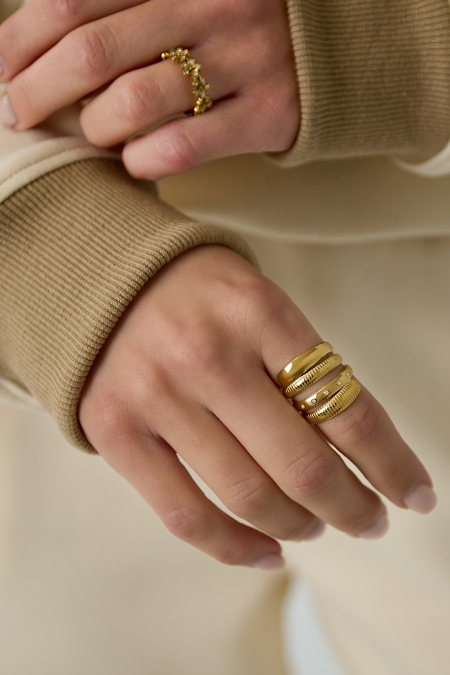 Bague à plusieurs niveaux avec motif rayé 2