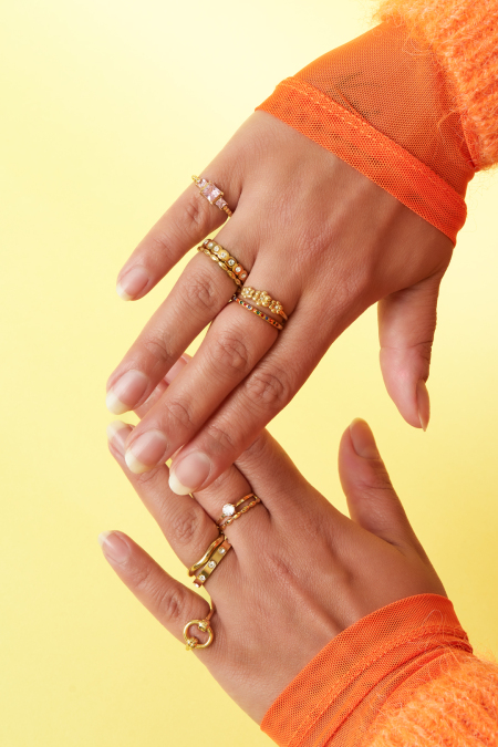 Bague ornée de marguerites et de pierres 2