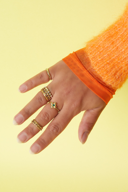 Bague minimaliste ornée de pierres 2