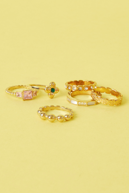 Bague imposante ornée d'un trèfle et d'une pierre 2