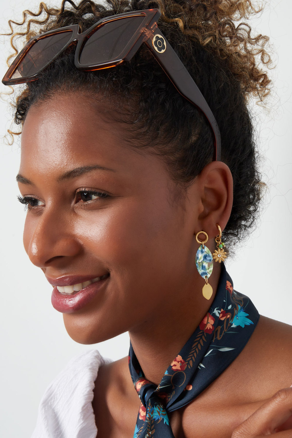 Boucles D'oreilles Perles Avec Fleur Image4