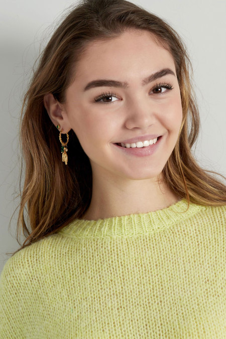 Boucles d'oreilles avec pendentifs mains et perles 2