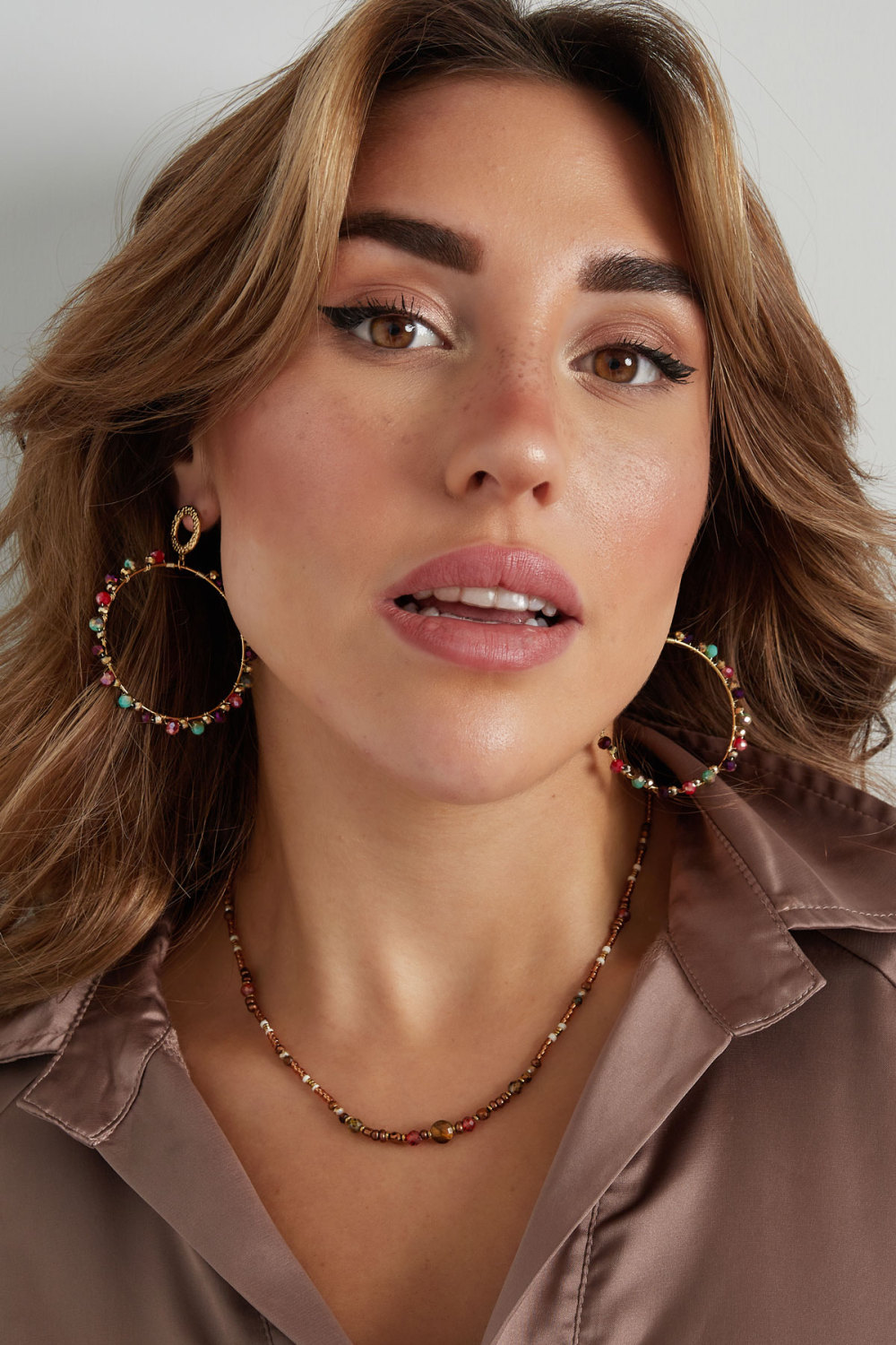 Boucles D'oreilles Double Cercle Avec Perles - Doré/Gris h5Image2