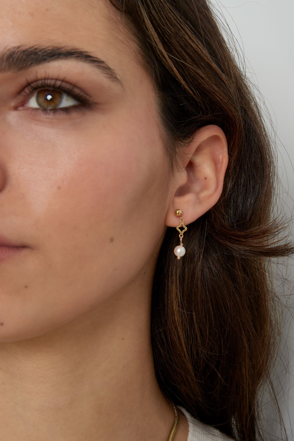 Boucles D'oreilles Breloque Trèfle Et Perle - Dorées Image4
