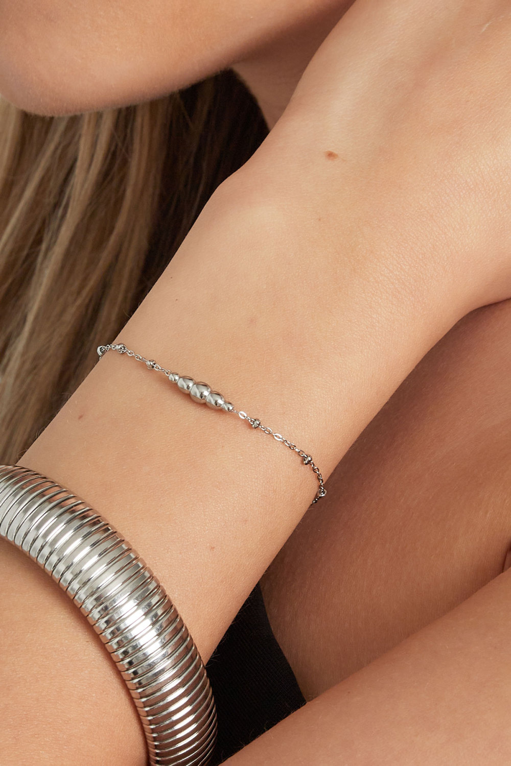 Bracelet Simple Avec Breloque Torsadée - Doré  Image6