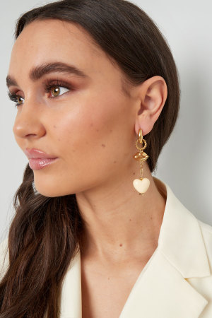 Boucles D'couleur Oreilles Amour Sur Les Lèvres h5 Image4