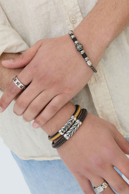 Bracelet à breloques avec tête de mort  2