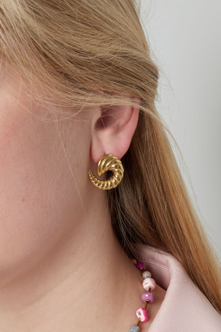 Boucles d'oreilles torsadées classiques - dorées 2